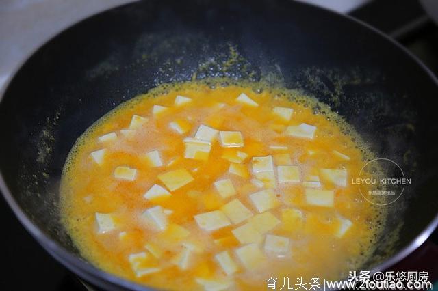豆腐这样做，吃出大菜的感觉，连汤都特别好喝