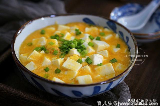 豆腐这样做，吃出大菜的感觉，连汤都特别好喝