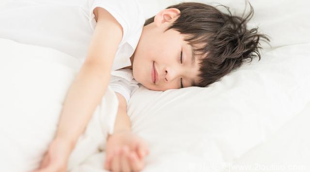 这样睡觉，孩子智商会越来越低，吃啥补也没有用
