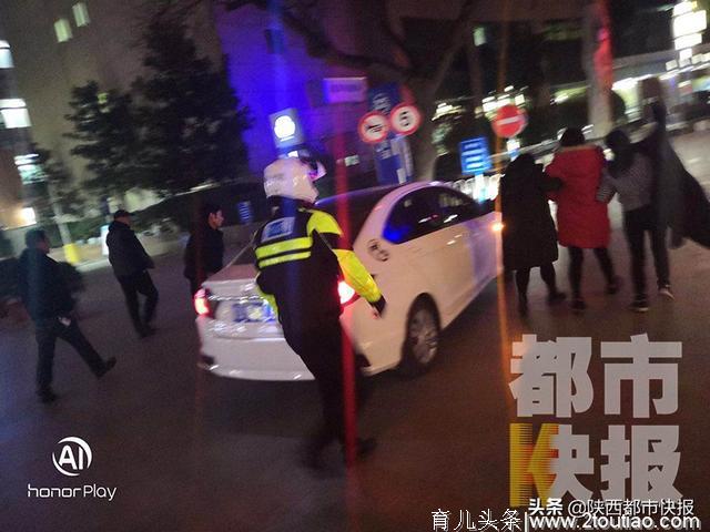 孕妇高速路上临产 交警护送医院两小时后生下宝宝