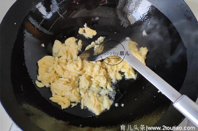 东北人都爱的鸡蛋吃法，3天不吃就馋得慌，太好吃了，咋吃都不够