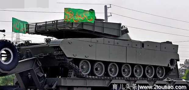 这才叫：看一眼就怀孕！伊朗推出的新款主战坦克竟外形神似美制M1