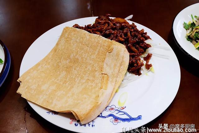 回老家过年，家庭聚餐去饭店，这桌菜才一千块钱，真实惠