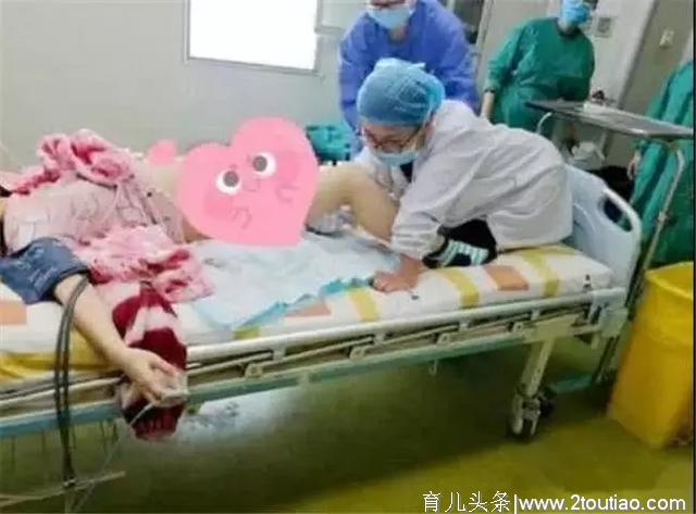 产妇痛2天想转剖腹产，却被丈夫拒绝，孩子出生后爸爸不敢抱