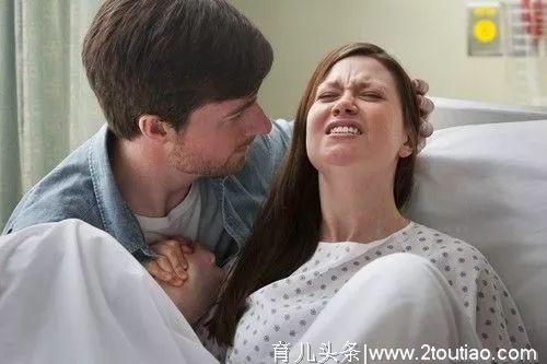 超过预产期26天顺产生下儿子，因为一声屁响，产妇永远醒不过来了