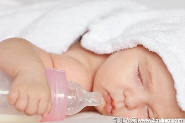 母乳喂养的宝宝通常一天拉几次，该注意什么？