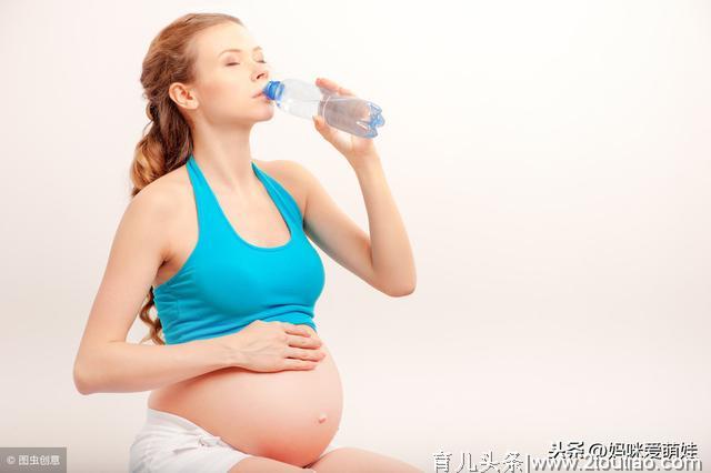 孕期若出现这3种症状，可能是胎宝“口渴了”，孕妈需及时补水了