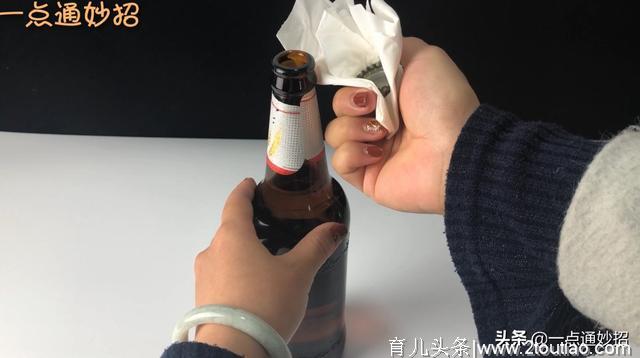 今天才知道，啤酒瓶盖用手就能拧开，方法简单易学，一看就会