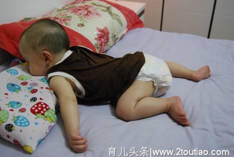 这2种睡姿，会影响宝宝智力发育，做父母的要早点纠正