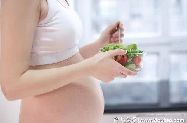 春节期间，孕妇饮食需做到“四不吃”，对胎儿发育更有好处！