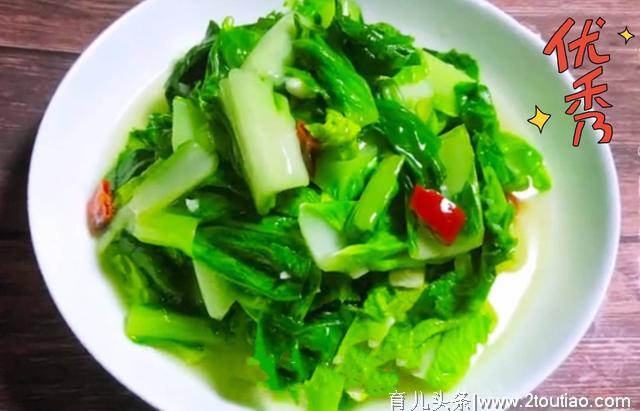 为什么饭店的炒青菜翠绿又好吃，原来大厨是这样做的