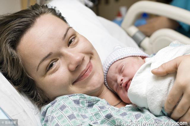 春运期间孕妇火车生子，当准妈妈遭遇紧急分娩时应当如何应对？
