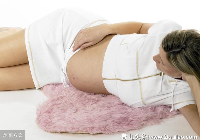 分娩说：离预产期只有十几天了，孕妈突然腰疼会不会提前生呢？
