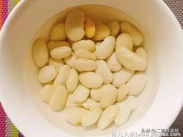 月子餐适合喝猪蹄汤，加了这两样东西，通乳下奶的效果更好！