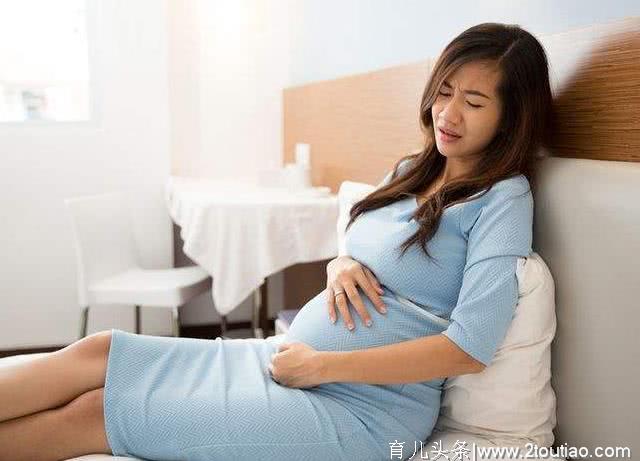 孕晚期散步，有利于顺产，但这3种情况是例外，很多孕妈搞错了！