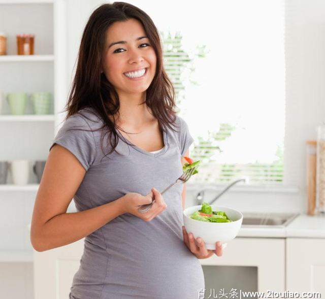 孕期营养摄入讲究多，米酒虽好却对胎儿不利，孕妇应避免进食