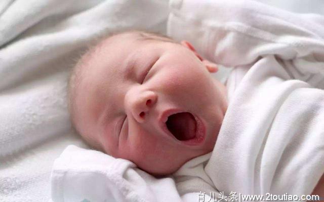 从睡姿判断孩子健康，如果是最后一种，宝妈可别不当回事！