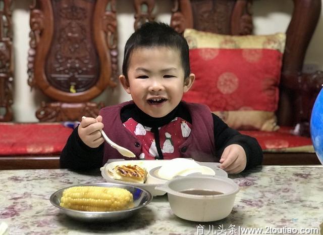 春节期间孩子饮食混乱，如何控制孩子饮食，避免伤到肠胃？