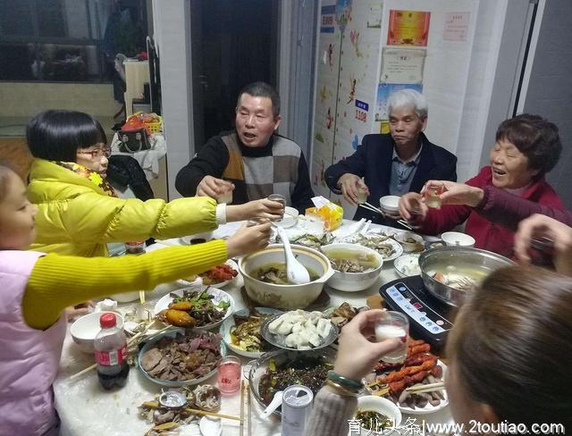 春节期间孩子饮食混乱，如何控制孩子饮食，避免伤到肠胃？