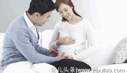 女儿刚生完孩子又怀孕了，知道原因后，妈妈看着女儿一脸心疼