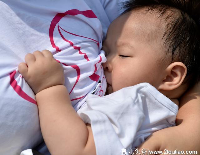 母乳喂养的宝妈们注意了，这几种食物可是碰不得的，对奶水不好