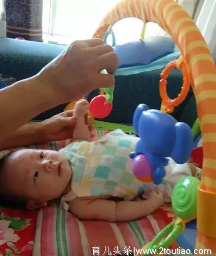 1-21个月宝宝精细动作训练指南，开发宝宝智力，身体棒棒