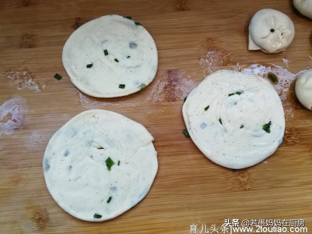 葱油饼最好吃的做法，外酥里软，越嚼越香，放一天也不会硬