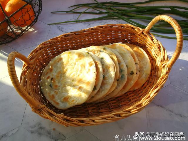 葱油饼最好吃的做法，外酥里软，越嚼越香，放一天也不会硬