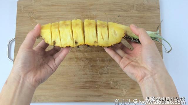 在家切菠萝原来这么简单！不削皮，不挖眼，轻松快速切好整个菠萝