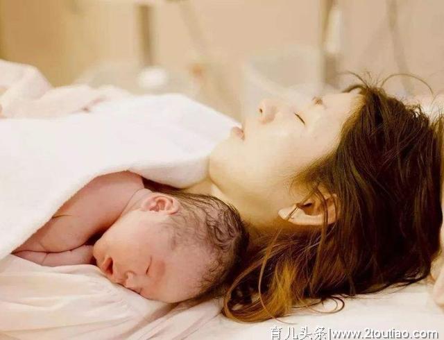 产后产妇为何总是反复发烧？发烧期间给宝宝哺乳，应遵循什么原则