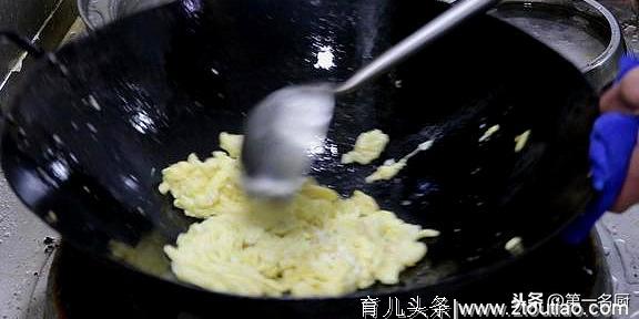 “青椒炒鸡蛋”是先炒青椒还是先炒鸡蛋？大厨告诉你正确的做法