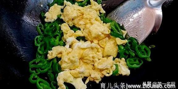 “青椒炒鸡蛋”是先炒青椒还是先炒鸡蛋？大厨告诉你正确的做法