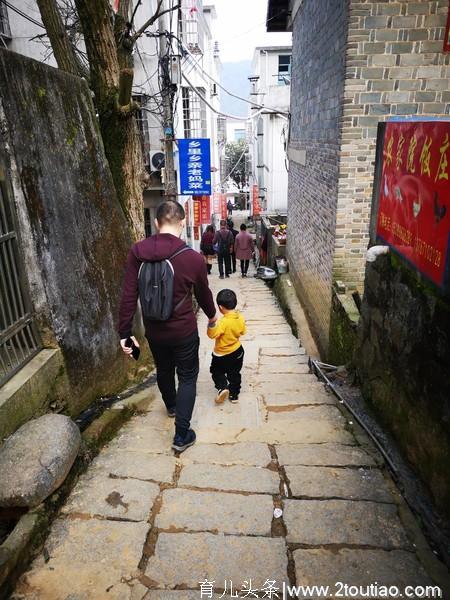 第一次亲子登山游，恭喜：四岁零五十天爬上人生的第一个小山坡