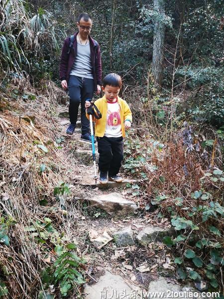 第一次亲子登山游，恭喜：四岁零五十天爬上人生的第一个小山坡