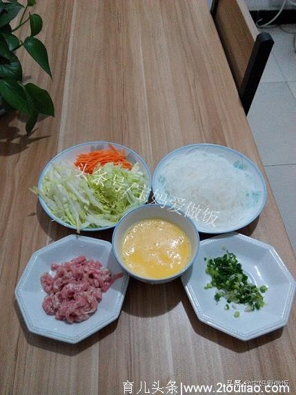 猪肉白菜炒粉丝：普通的食材，简单的做法，也可以成为美味