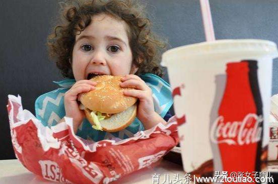 不利于孩子健康成长的几种食品，最后一种让人防不胜防，危害最大