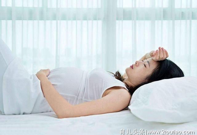 孕期知识小科普：孕期各阶段，该选择什么样的睡姿对胎儿好？