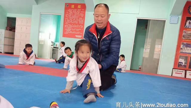 安顺跆拳道学校：后意识音乐氛围，提升幼儿体能和柔韧训练积极性