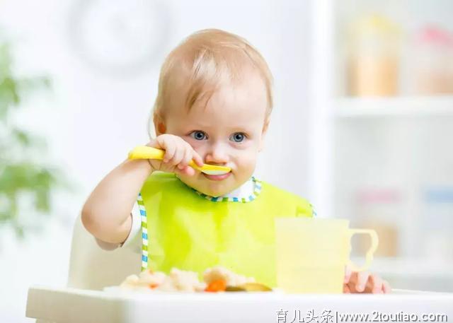 孩子睡觉前别吃这几种食物，影响智力还不长个儿，赶紧扒拉下菜谱