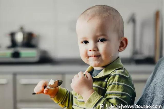 孩子睡觉前别吃这几种食物，影响智力还不长个儿，赶紧扒拉下菜谱