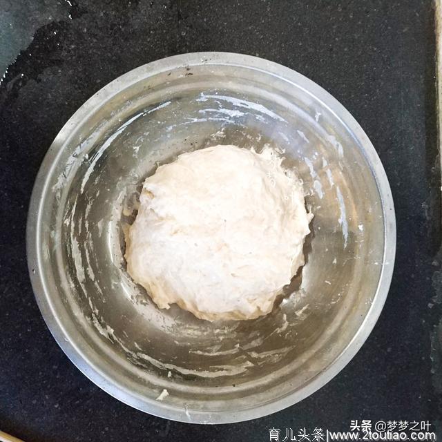 半斤面粉，一碗水，就能做出美味的油条，新手也能做，零失败