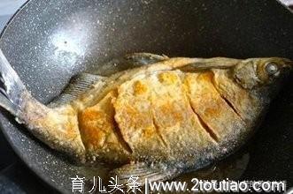 煎鱼用冷油还是热油?  教您如何煎鱼不破皮。大厨：我就这办法