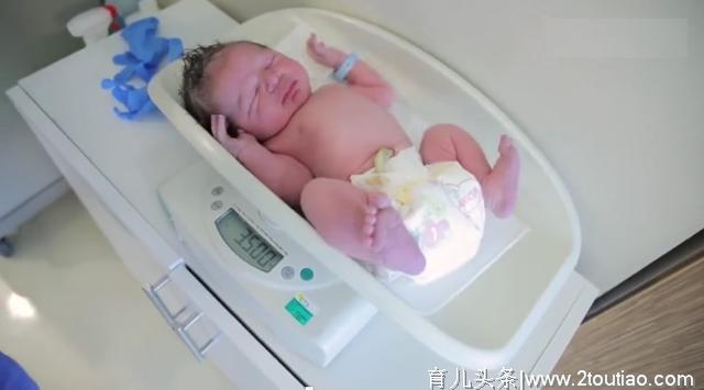 分娩后，新生儿都需要经过哪些检查？5张图看明白，让人暖心！