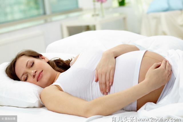 孕妇睡觉各种累，为了胎儿发育好，孕期最佳睡姿是什么？