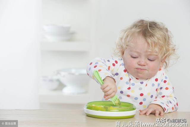 如何教宝宝学会咀嚼？大人的示范以及辅食性状的改变很关键