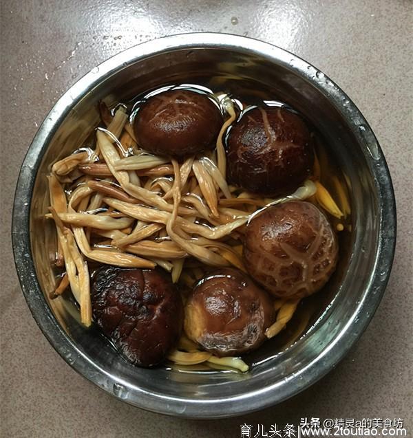 它是"健脑菜"，和鸡肉是绝配，孩子多吃聪明，女人多吃美肤！