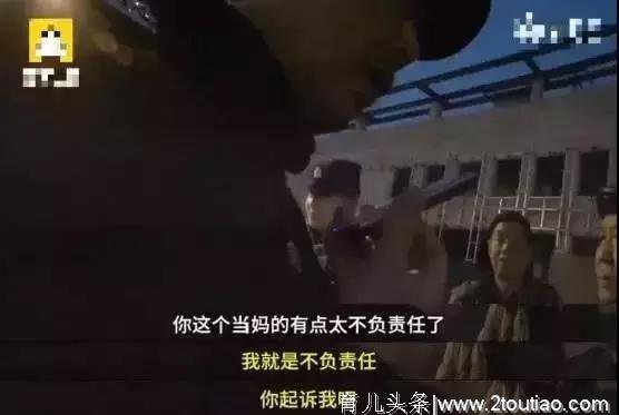 孩子没考到95分被妈妈扔路边：情绪失控的母亲是孩子的灾难