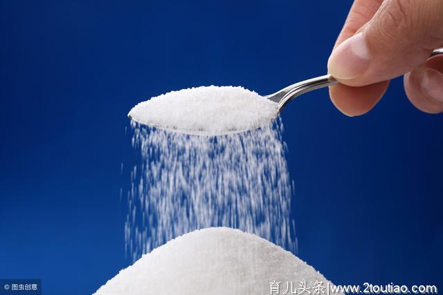 含糖饮料对孩子健康损害不可忽视，一天该吃多少糖合适？