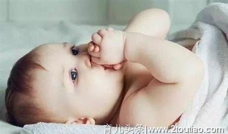 宝宝吃小手，看着是挺可爱，但家长要及时制止，会影响孩子健康