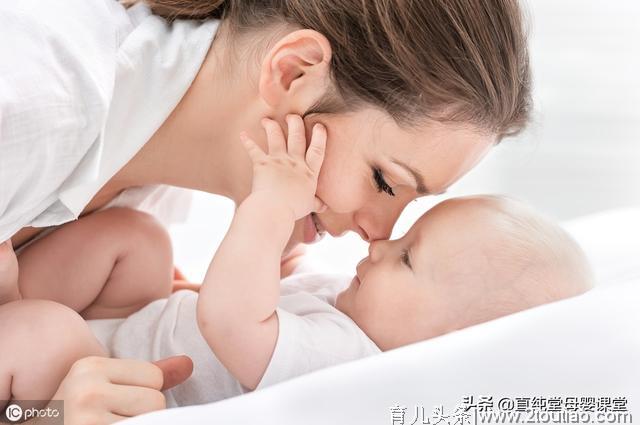 母乳喂养时宝宝总是爱咬妈妈乳头怎么办？